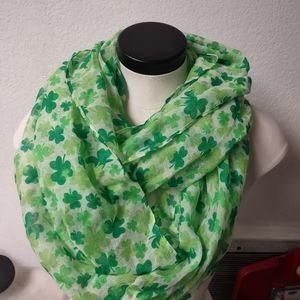 Greenleaf clover scarf